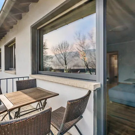 Mit Balkon Und Schoenem Moselblick 施莱希